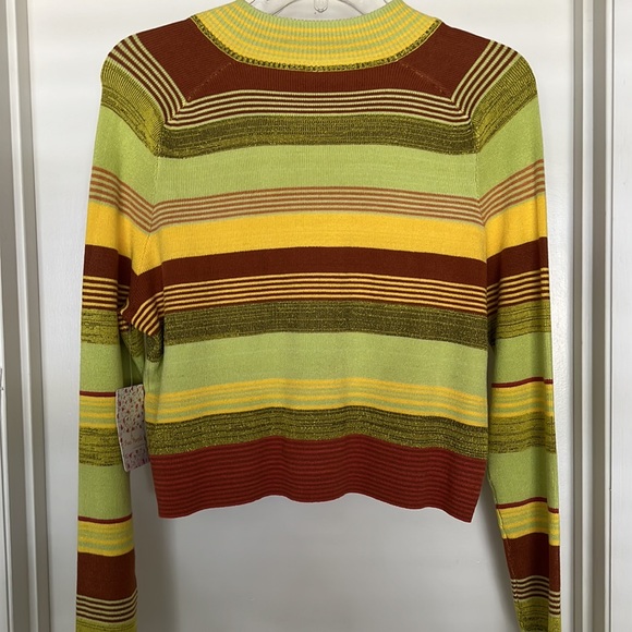 NWT Free People slightly cropped sweater - Picture 5 of 6